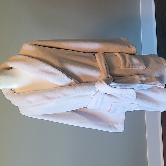 Victoria's Secret Other - Victorias Secret White Plush Robe Size M/L